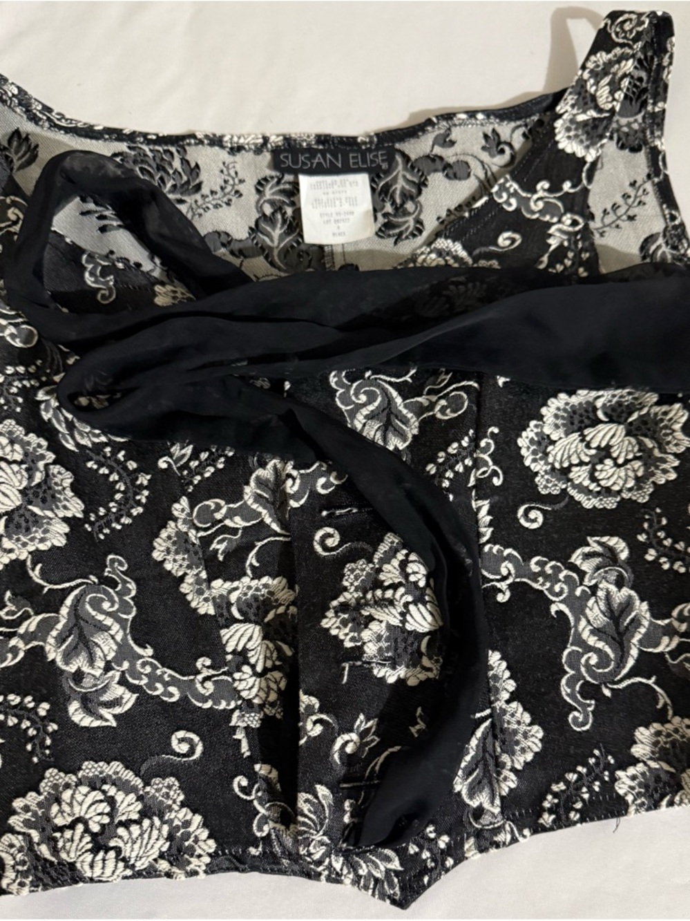 Susan Elise Black & White Floral Brocade Vest with Sheer Sash - Picture 4 of 7